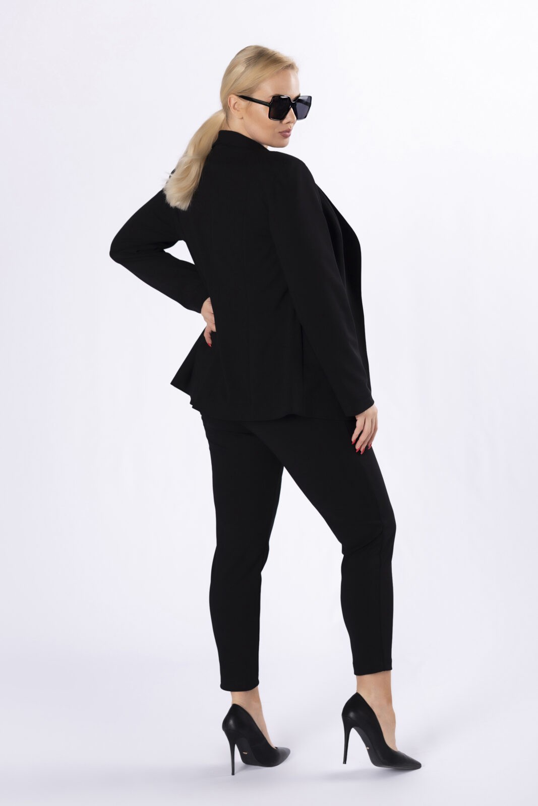 Elegancki garnitur damski Jus-Pol kolor czarny, plus size XXL