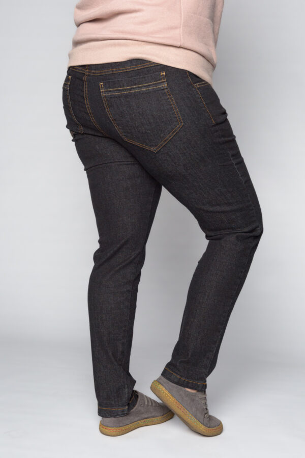 Klasyczne jeansy CEVLAR zwężana nogawka kolor czarny