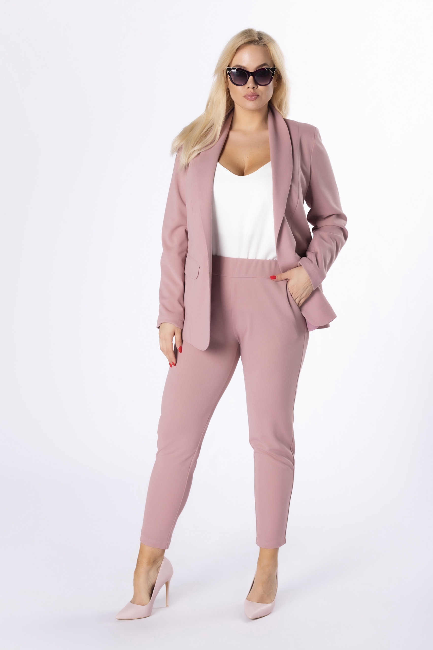 Elegancki garnitur damski JUSPOL kolor brudny róż plus size rozmiar 48 - obrazek 2