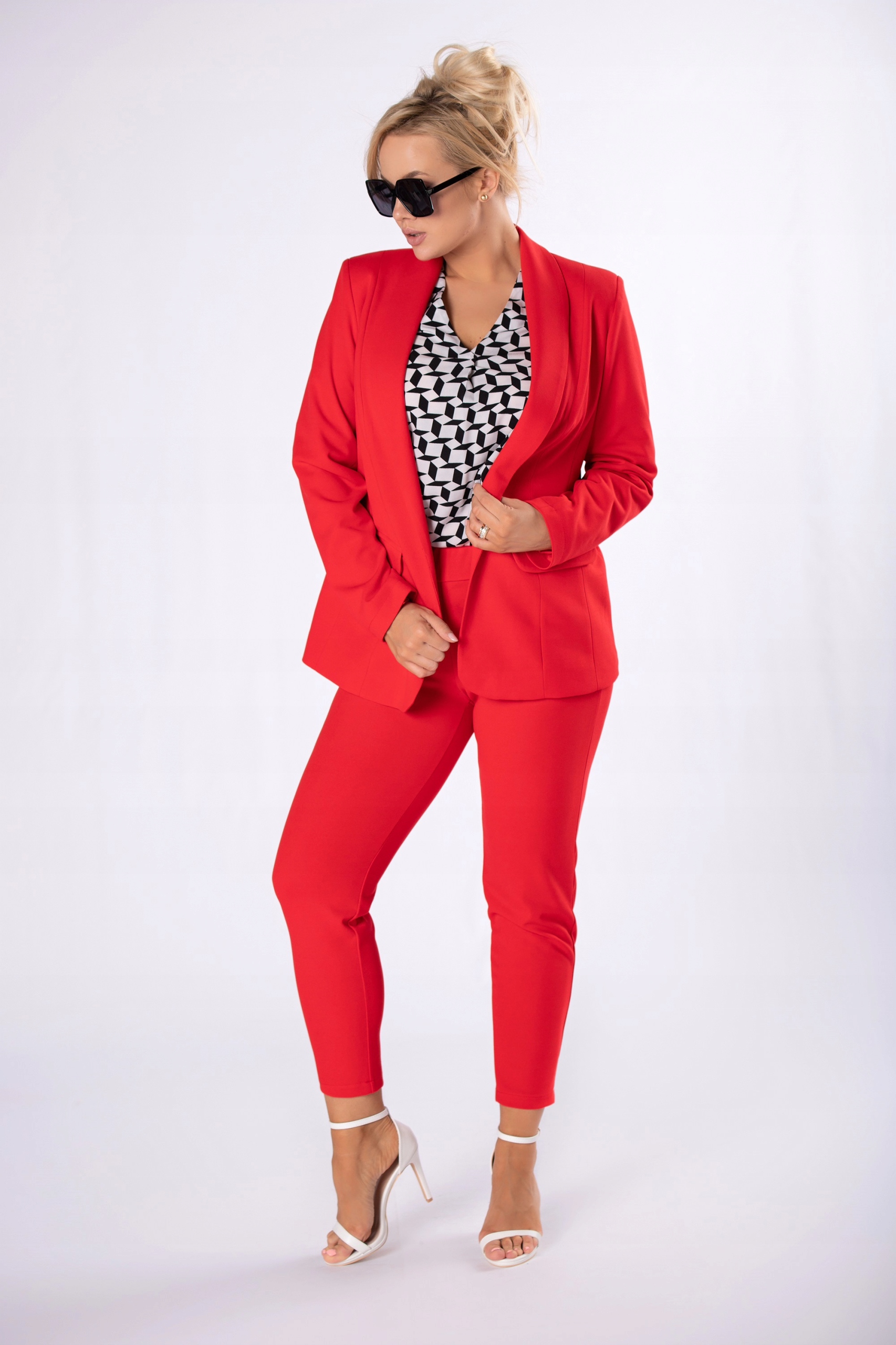 Elegancki garnitur damski JUSPOL kolor czerwony plus size rozmiar 52 - obrazek 2